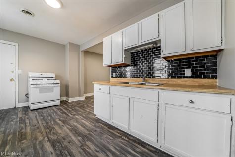 2809 Archwood Avenue Cleveland OH 44109
