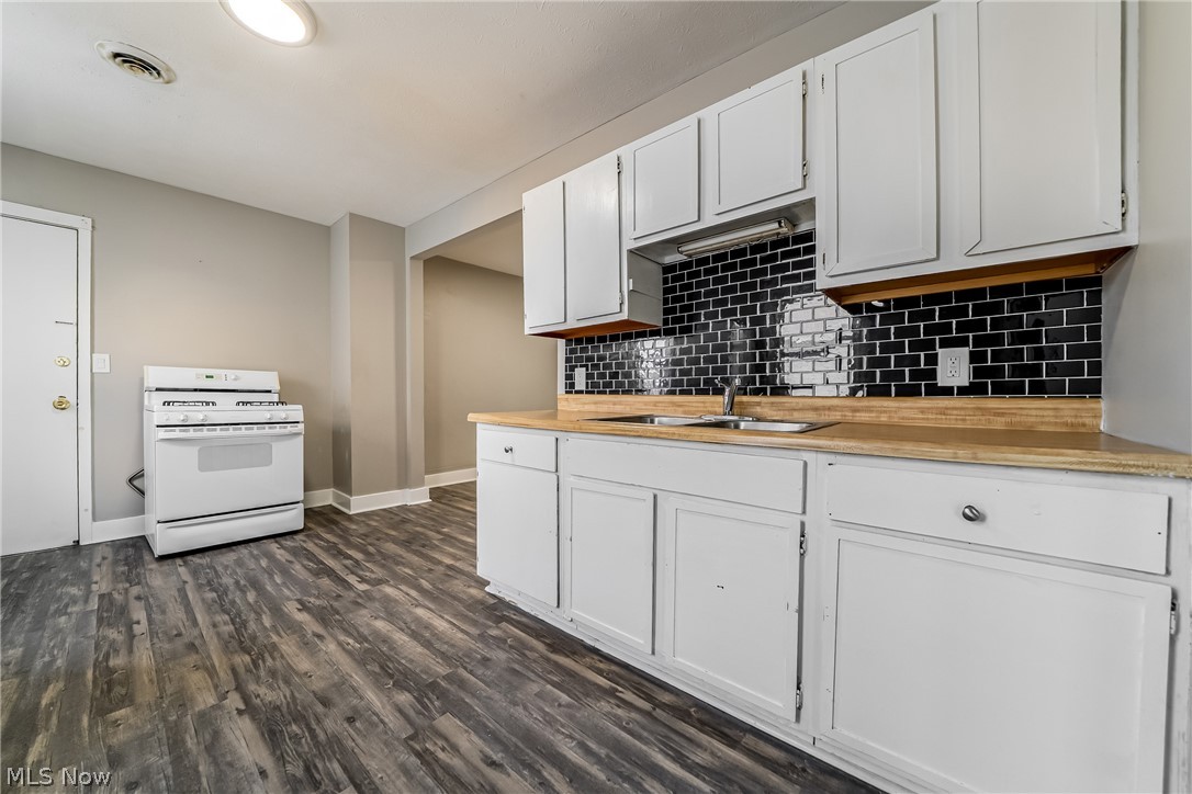 2809 Archwood Avenue Cleveland OH 44109