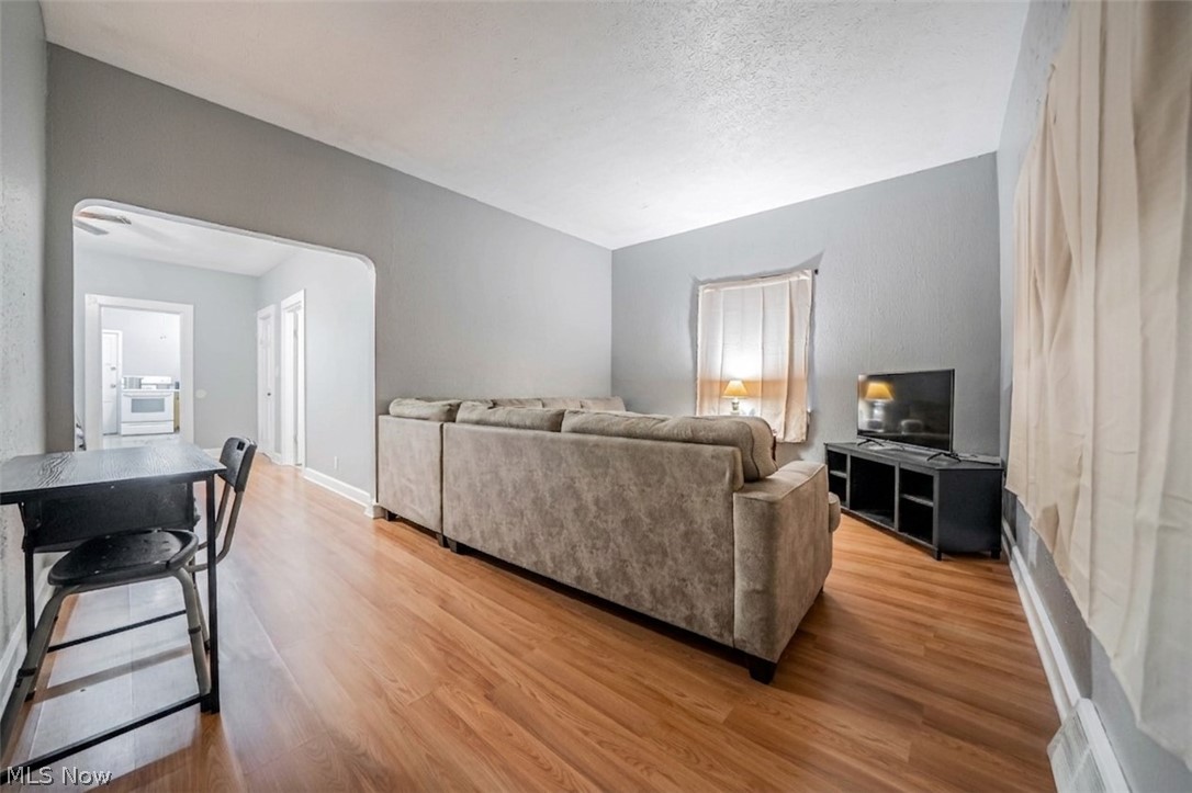2809 Archwood Avenue Cleveland OH 44109