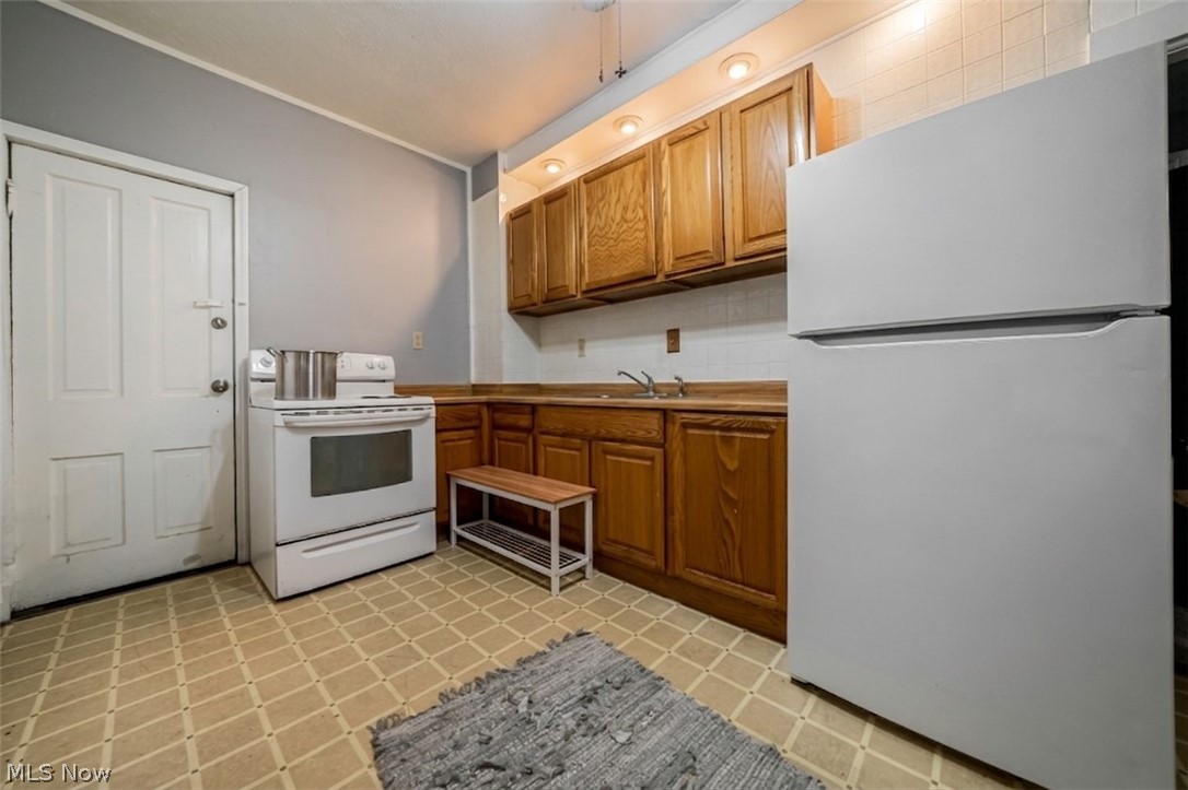 2809 Archwood Avenue Cleveland OH 44109