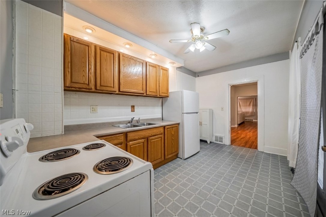 2809 Archwood Avenue Cleveland OH 44109