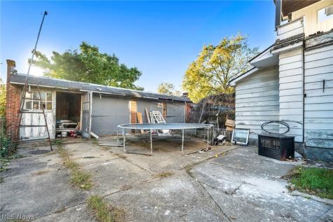 1068 E 68th Street Cleveland OH 44103