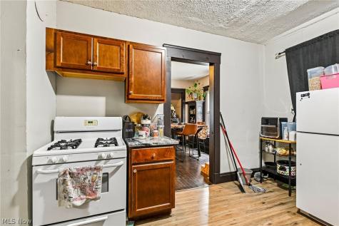 1362 W 93rd Street Cleveland OH 44102