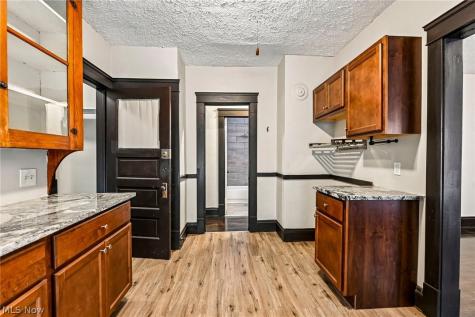 1362 W 93rd Street Cleveland OH 44102