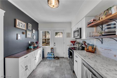 1485 Orchard Grove Avenue Lakewood OH 44107
