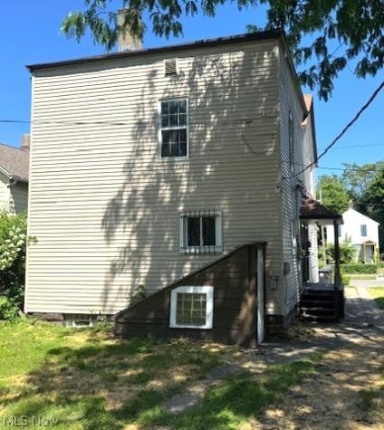 2362 E 76th Street E Cleveland OH 44104