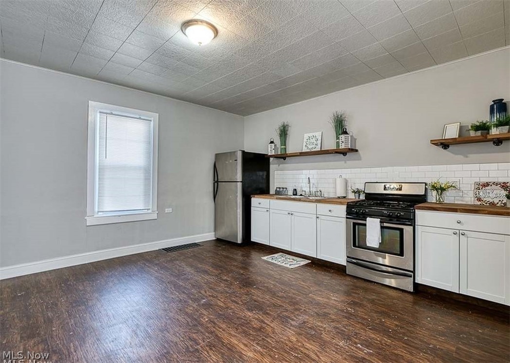 1924 Rowley Avenue Cleveland OH 44109