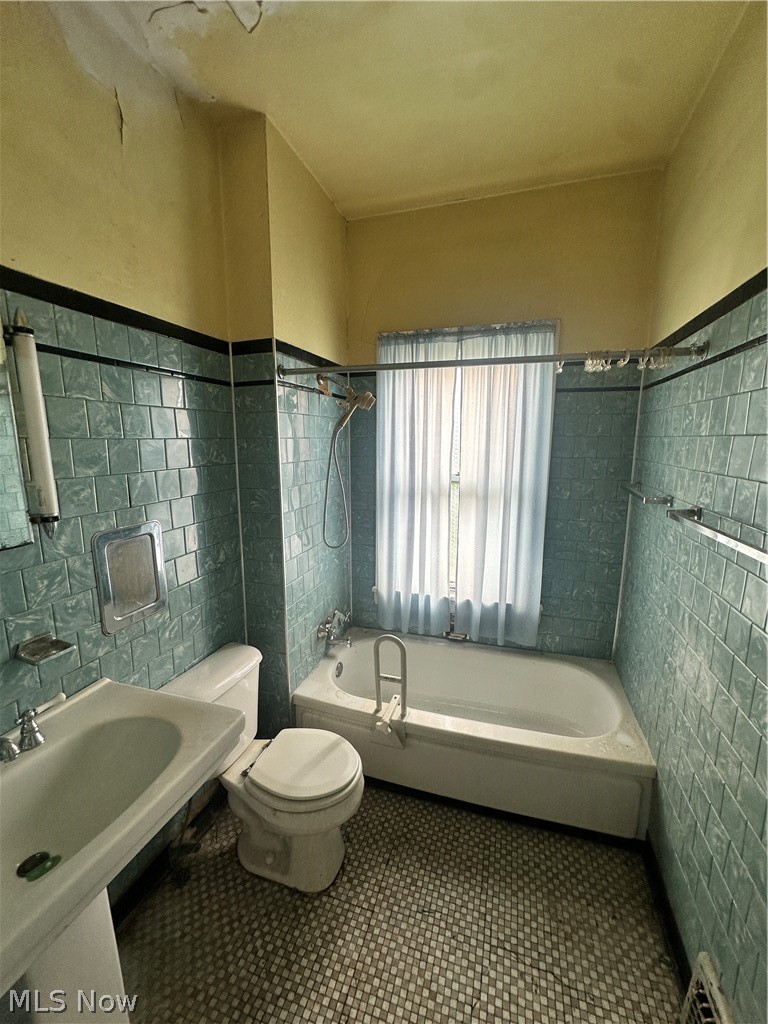 11424 Tuscora Avenue Cleveland OH 44108