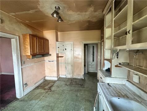 11424 Tuscora Avenue Cleveland OH 44108