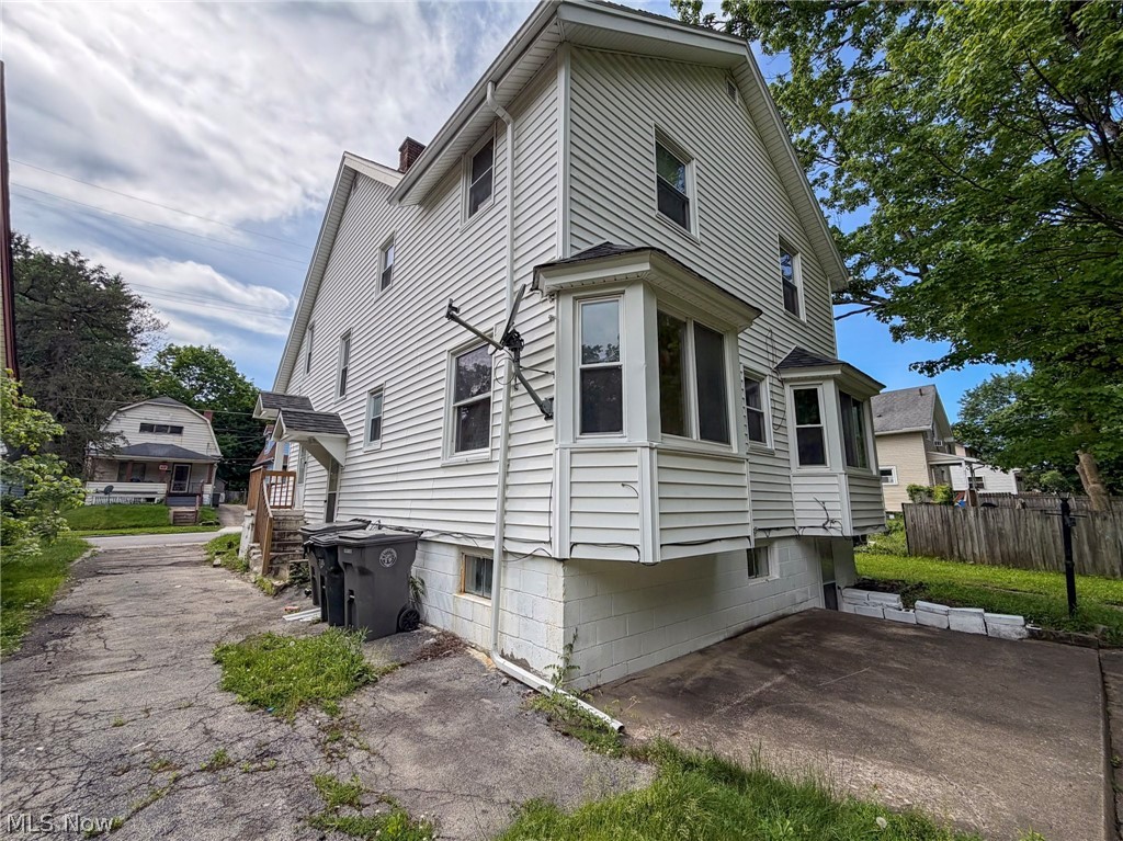 145 S Lakeview Avenue Youngstown OH 44509