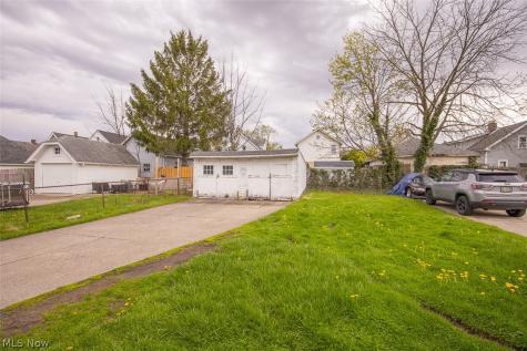 4409 Bucyrus Avenue Cleveland OH 44109