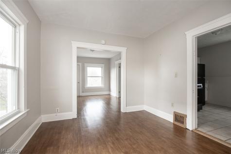 4409 Bucyrus Avenue Cleveland OH 44109