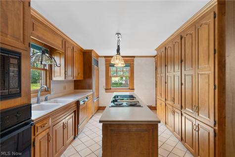 13113 Cleveland Avenue NW Uniontown OH 44685