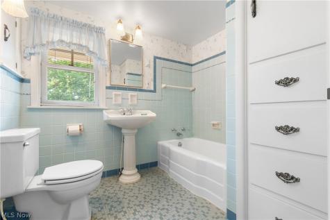 13113 Cleveland Avenue NW Uniontown OH 44685