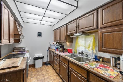 13113 Cleveland Avenue NW Uniontown OH 44685