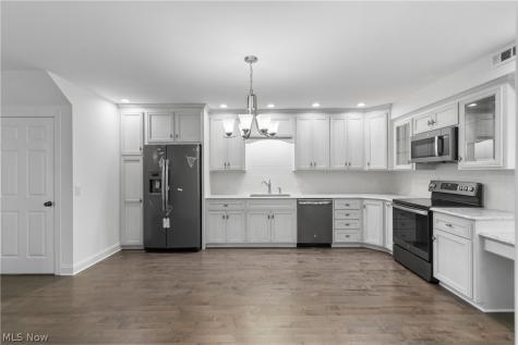 13113 Cleveland Avenue NW Uniontown OH 44685