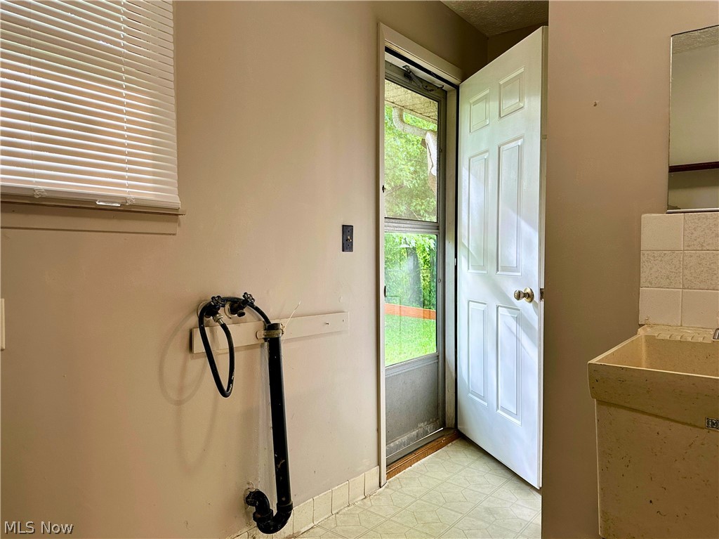 4823 Dunsmore Avenue Ashtabula OH 44004