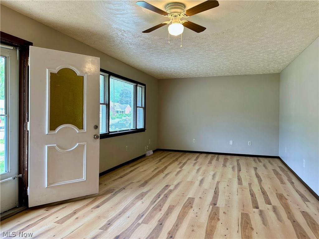 4823 Dunsmore Avenue Ashtabula OH 44004