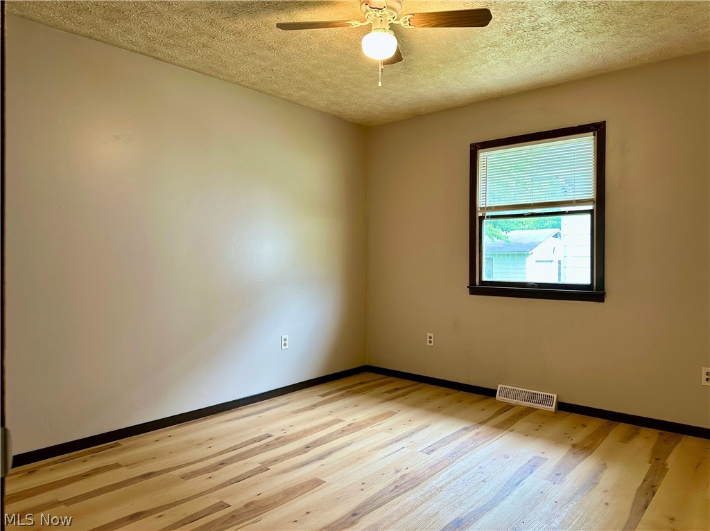 4823 Dunsmore Avenue Ashtabula OH 44004