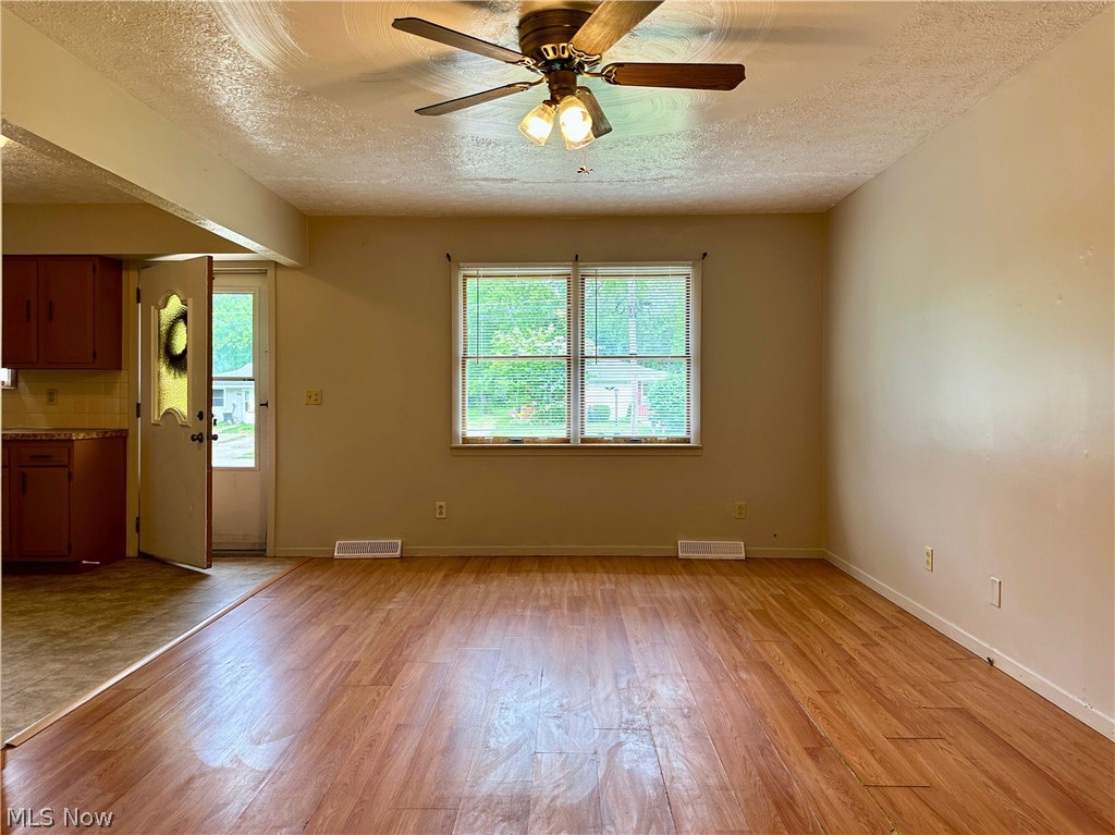 4823 Dunsmore Avenue Ashtabula OH 44004