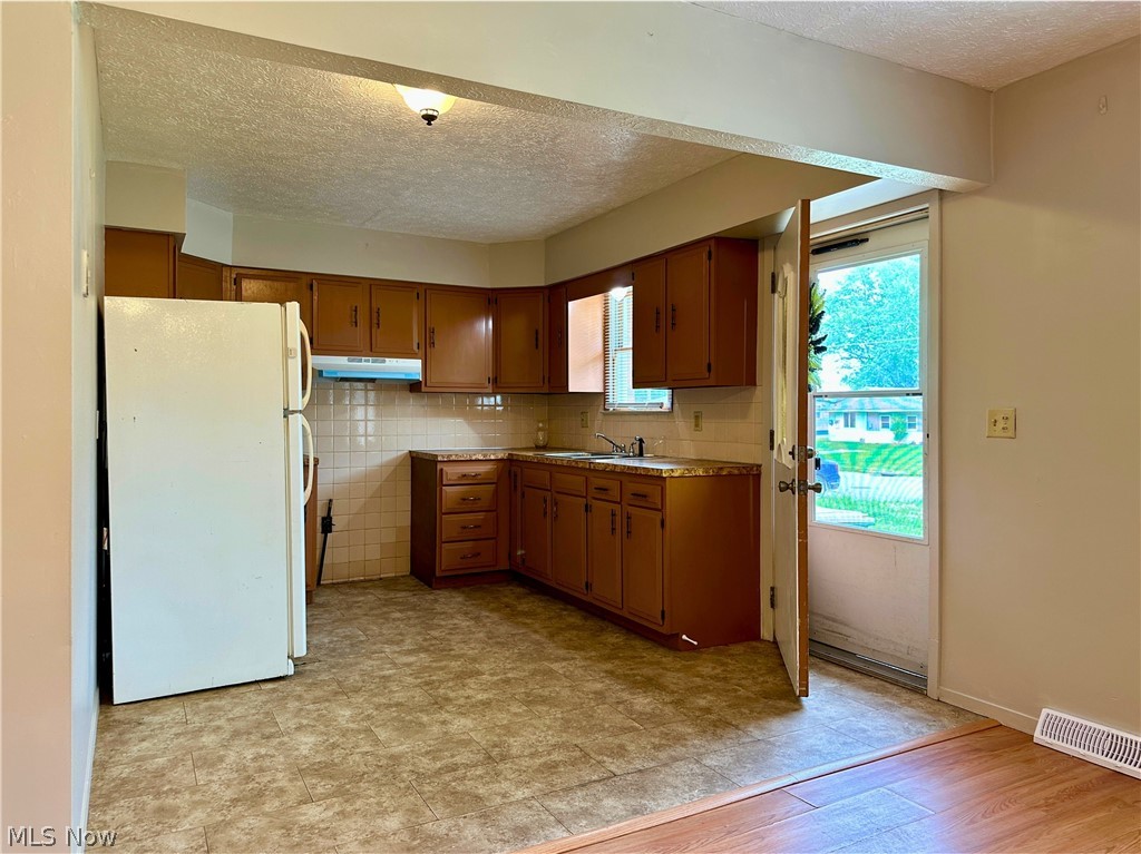 4823 Dunsmore Avenue Ashtabula OH 44004