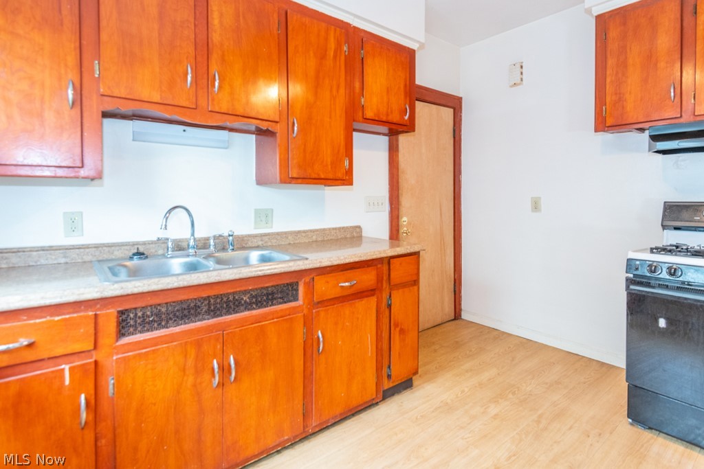 917 Helmsdale Road Cleveland Heights OH 44112