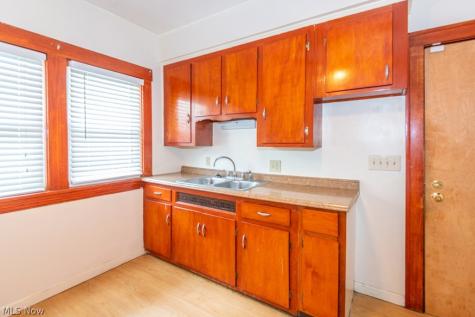 917 Helmsdale Road Cleveland Heights OH 44112