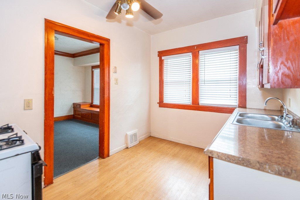 917 Helmsdale Road Cleveland Heights OH 44112