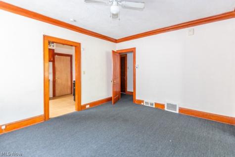 917 Helmsdale Road Cleveland Heights OH 44112