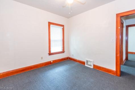 917 Helmsdale Road Cleveland Heights OH 44112