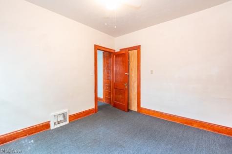 917 Helmsdale Road Cleveland Heights OH 44112