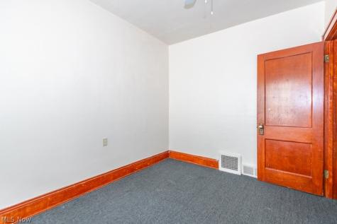 917 Helmsdale Road Cleveland Heights OH 44112