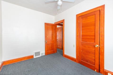 917 Helmsdale Road Cleveland Heights OH 44112