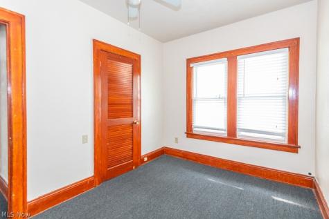 917 Helmsdale Road Cleveland Heights OH 44112