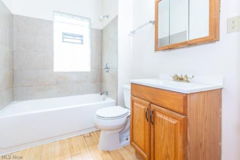 917 Helmsdale Road Cleveland Heights OH 44112