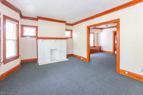 917 Helmsdale Road Cleveland Heights OH 44112