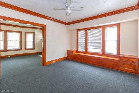 917 Helmsdale Road Cleveland Heights OH 44112