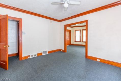 917 Helmsdale Road Cleveland Heights OH 44112