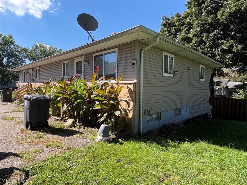 1261-1263 Anna Avenue Akron OH 44314