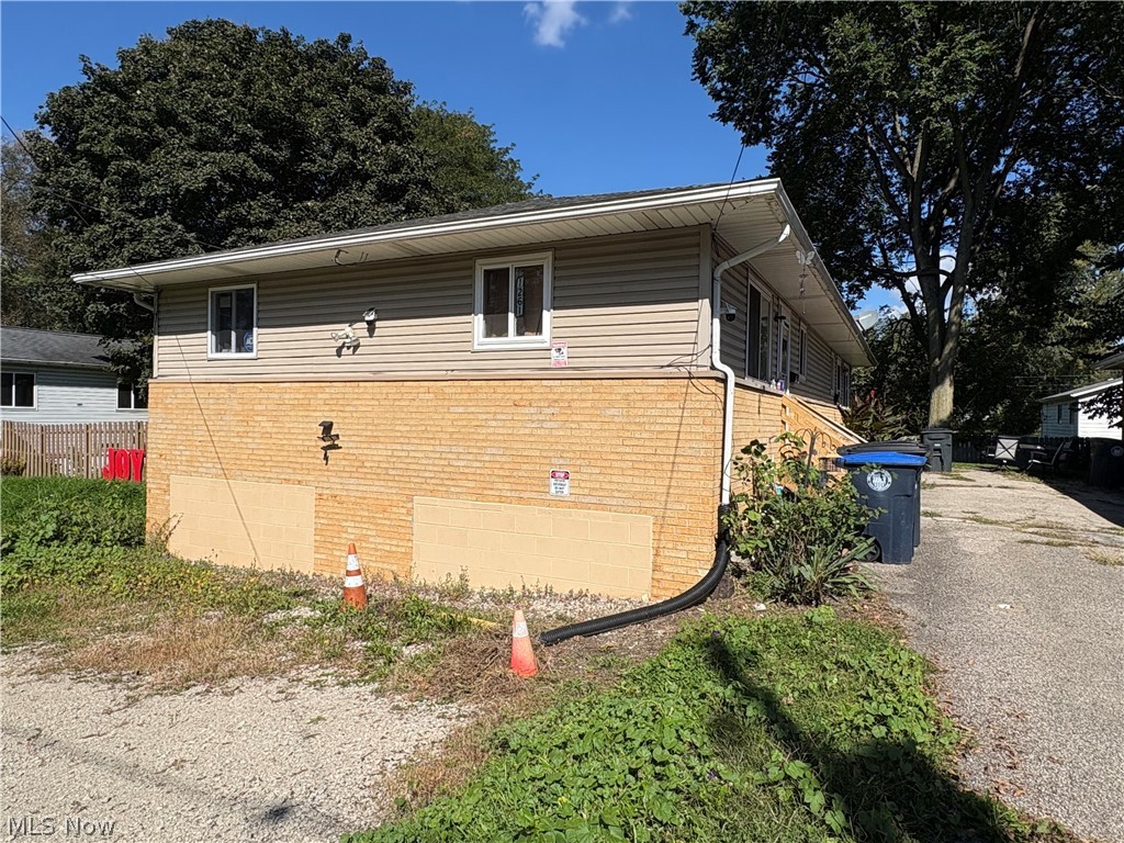 1261-1263 Anna Avenue Akron OH 44314