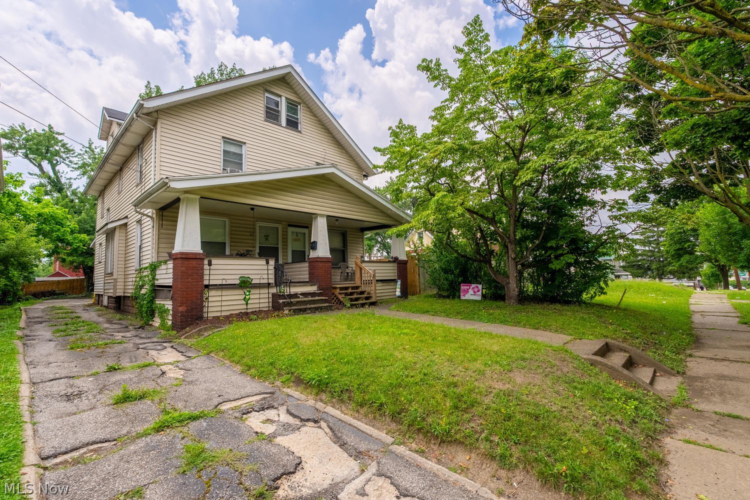 42-44 E Archwood Avenue Akron OH 44301