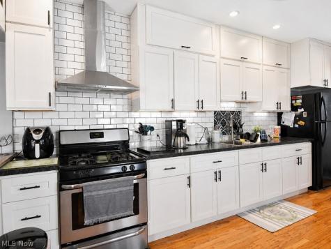 18308 East Park Drive Cleveland OH 44119