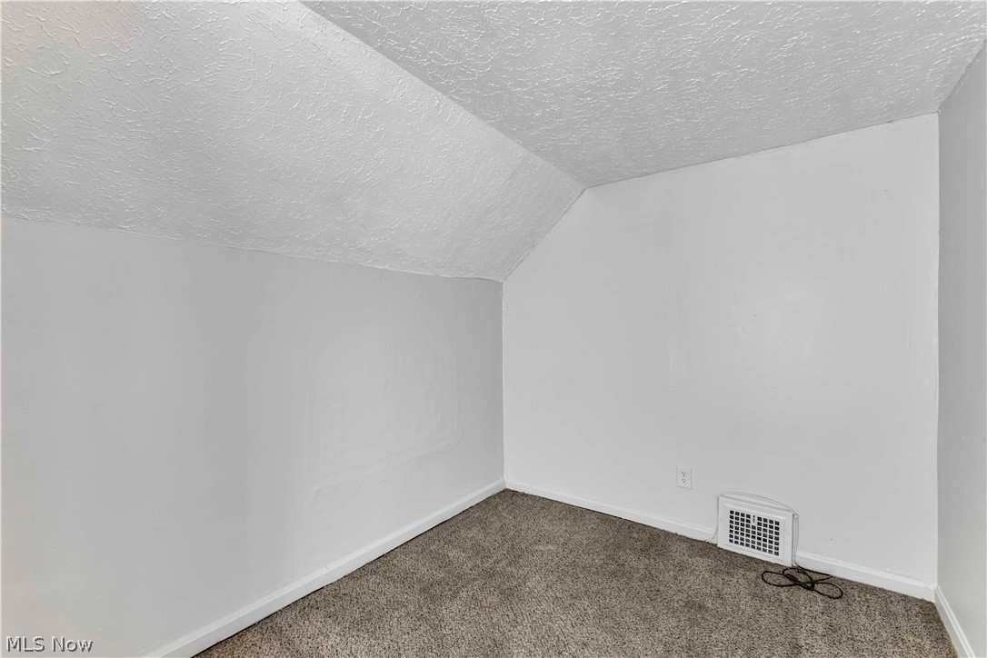 7606 Vineyard Avenue Garfield Heights OH 44105