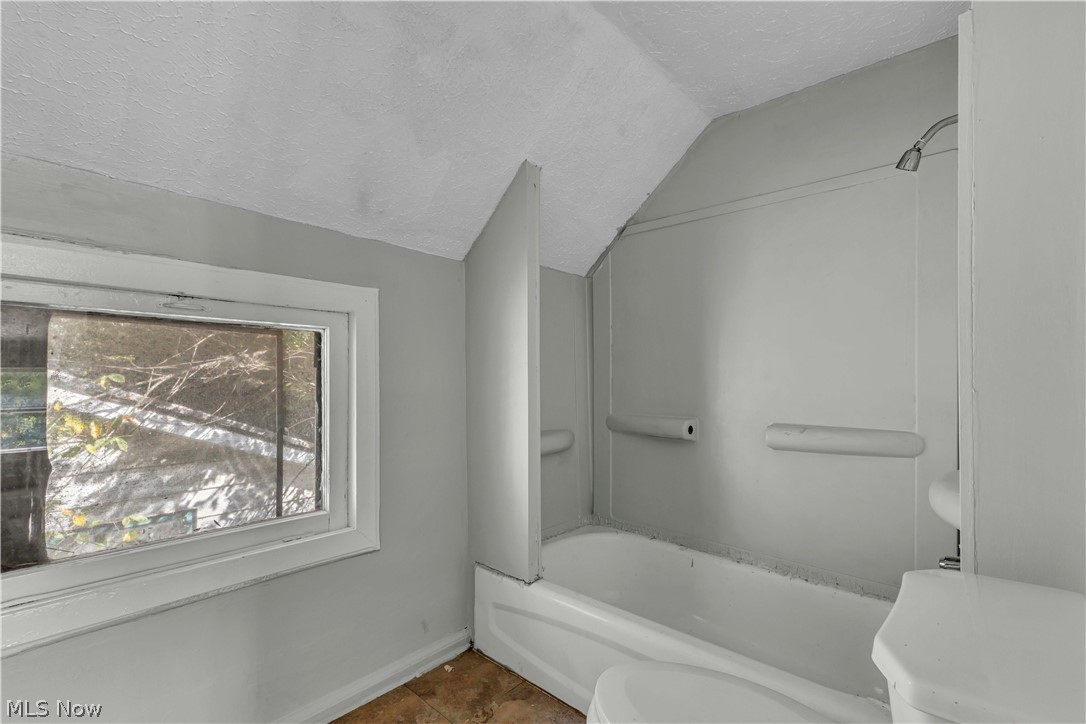 7606 Vineyard Avenue Garfield Heights OH 44105