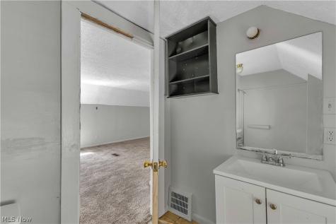 7606 Vineyard Avenue Garfield Heights OH 44105