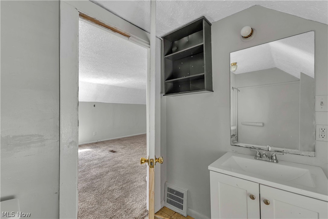 7606 Vineyard Avenue Garfield Heights OH 44105