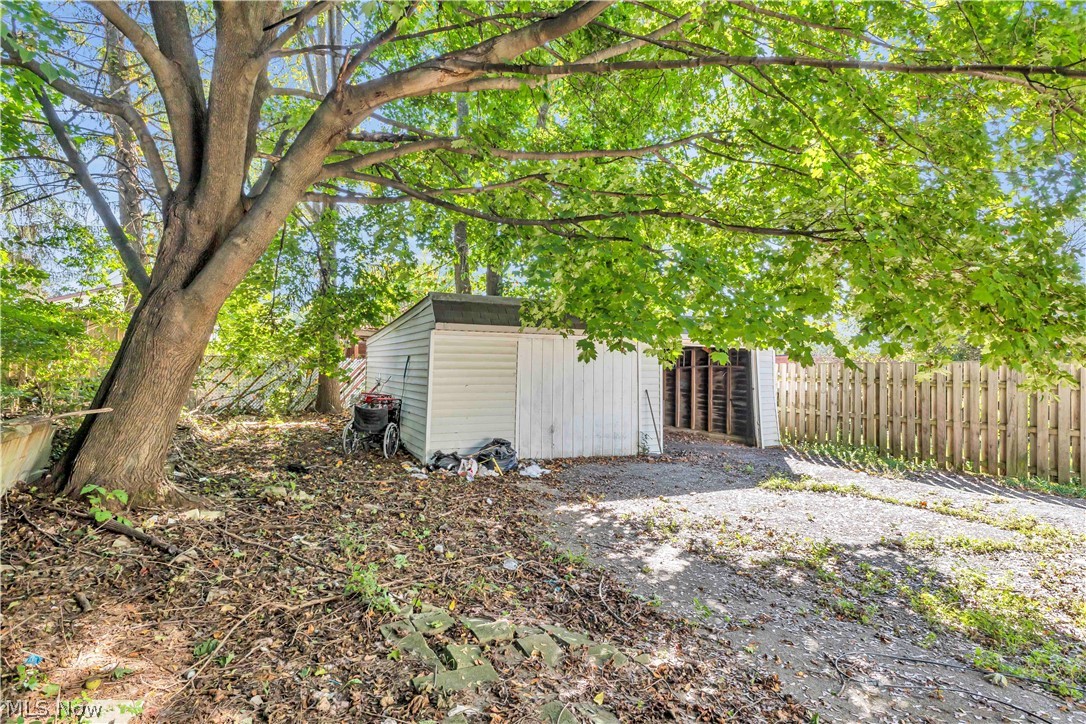 7606 Vineyard Avenue Garfield Heights OH 44105