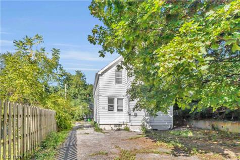 7606 Vineyard Avenue Garfield Heights OH 44105