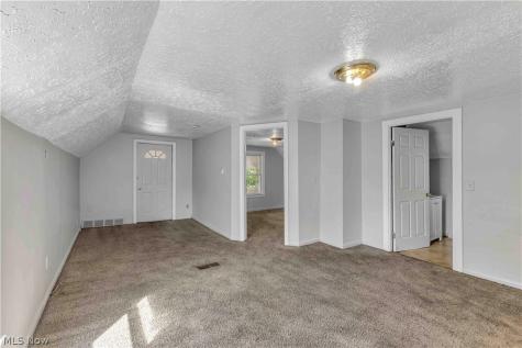 7606 Vineyard Avenue Garfield Heights OH 44105