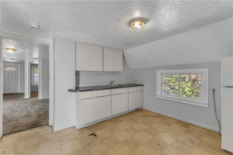 7606 Vineyard Avenue Garfield Heights OH 44105